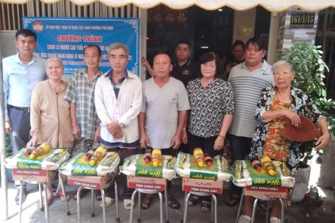 PHƯỜNG PHÚ ĐỊNH CHĂM LO NGƯỜI CAO TUỔI NHÂN KỶ NIỆM 34 NĂM NGÀY QUỐC TẾ NGƯỜI CAO TUỔI